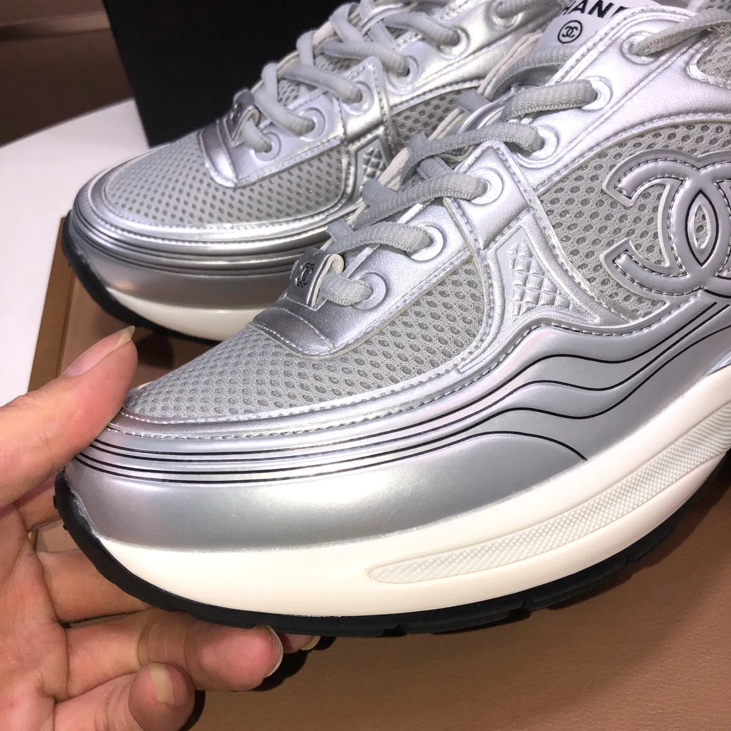 Men's shoes💰600💰【CHANEL】(Chanel couple's model)👩‍❤️‍💋‍👨The latest all-season shoes🔥🔥The ultimate derivative model. Not only are you more fashionable on your feet, but wearing flat shoes can also lengthen your overall body shape ~ "Features" The simple upper is paired with conspicuous small fragrant cloth strips, which is fashionable and high-end. 💕💕Selected Chanel fabric for the upper, comfortable and soft fabric lining available in 5 colors 🐎Size: (women's 35-39, customized 40. Men's 38-44, customized 45)